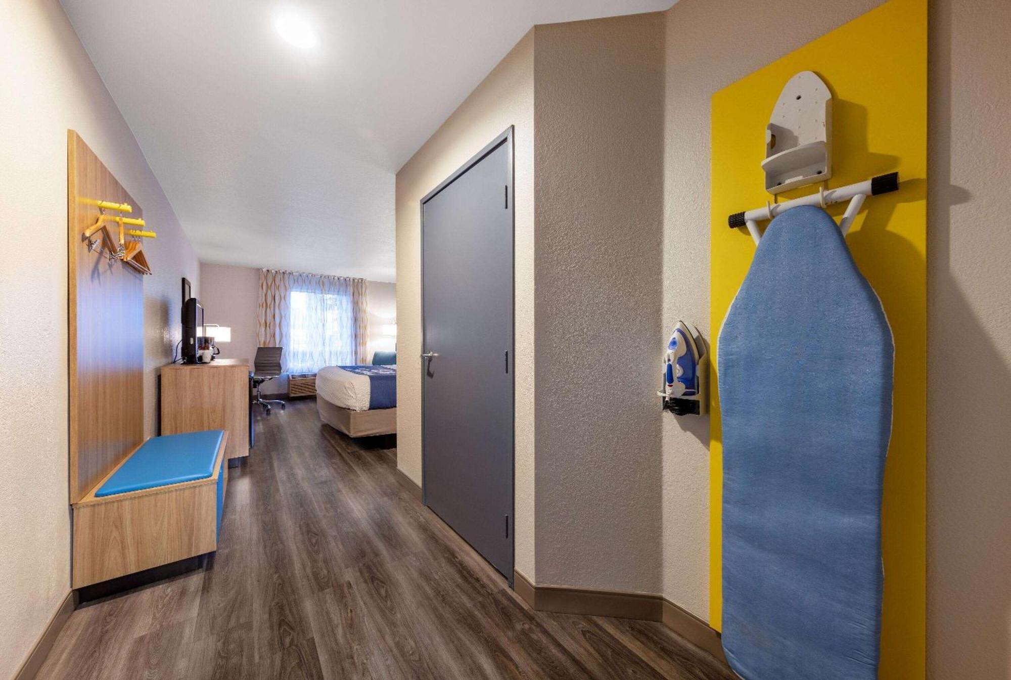 Days Inn By Wyndham Lathrop Dış mekan fotoğraf