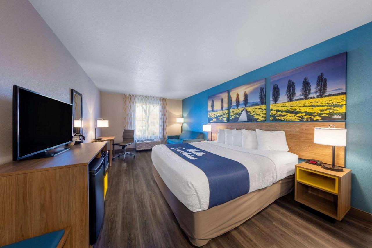 Days Inn By Wyndham Lathrop Dış mekan fotoğraf